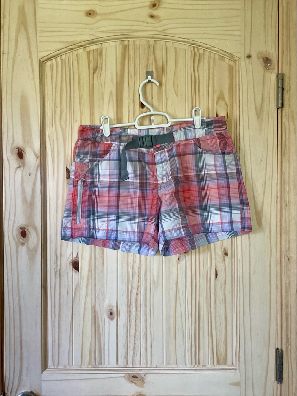 Columbia Coral & Gray Plaid Athletic Shorts, size 10